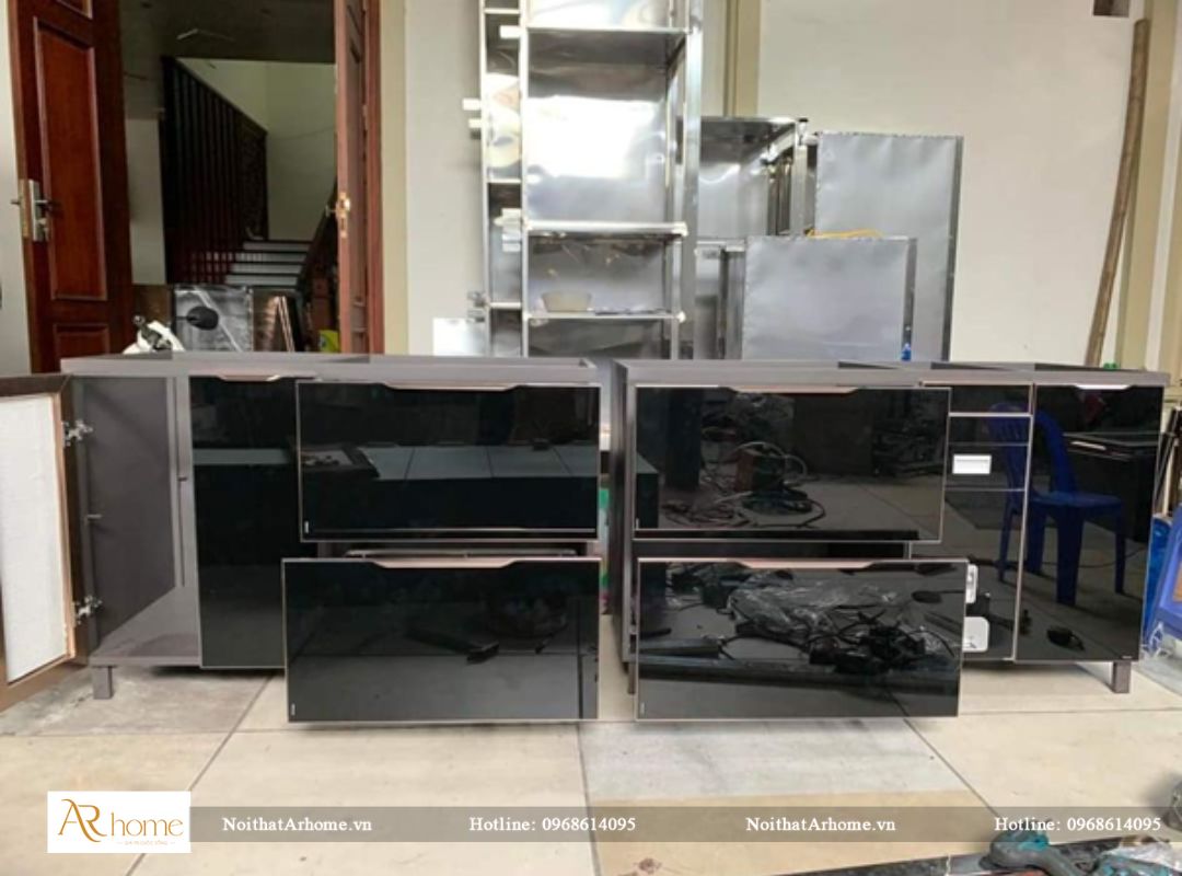 Khung inox của tủ bếp khung inox cánh Acrylic